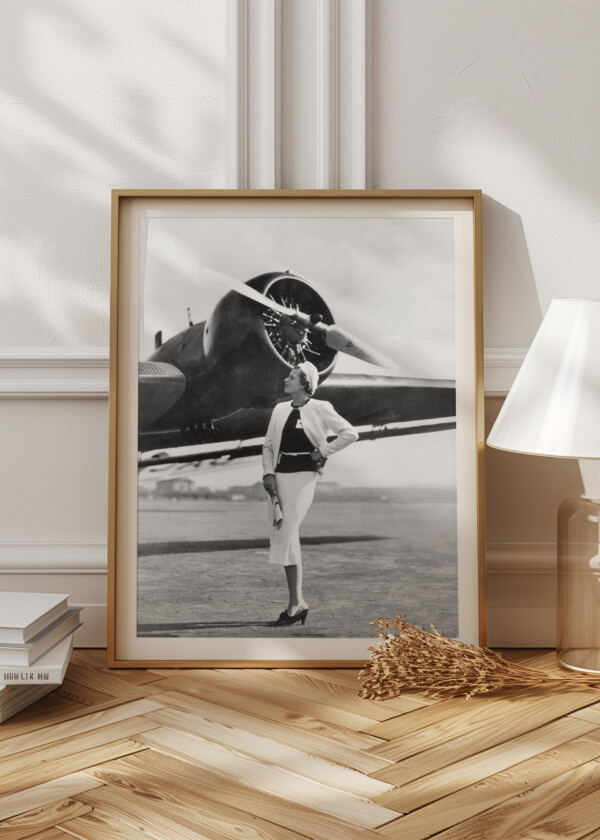 VINTAGE AIRPLANE AND NICELY DRESSED WOMEN