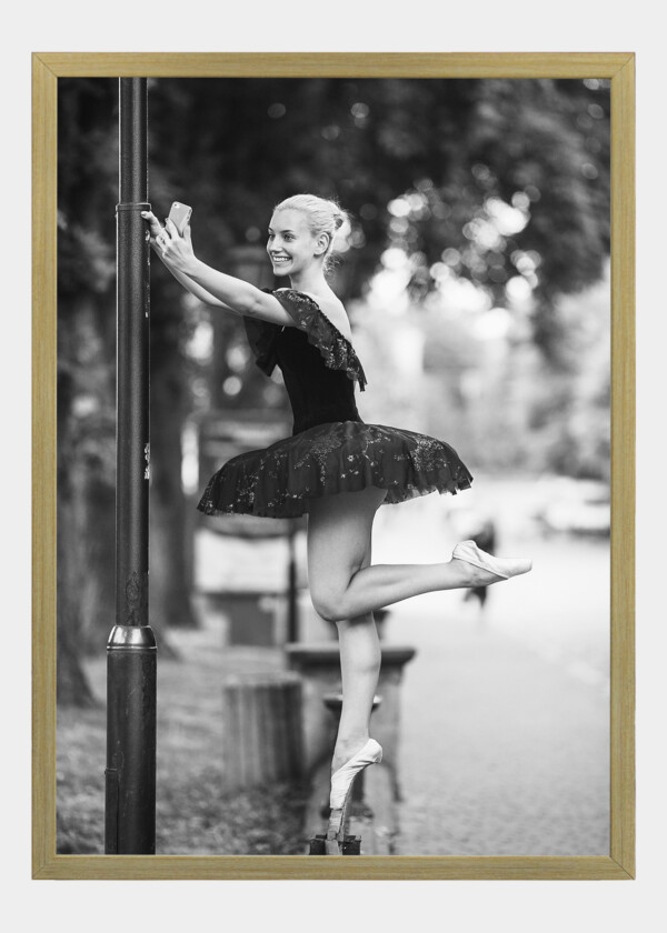 BALLET DANCER TAKING A SELFI