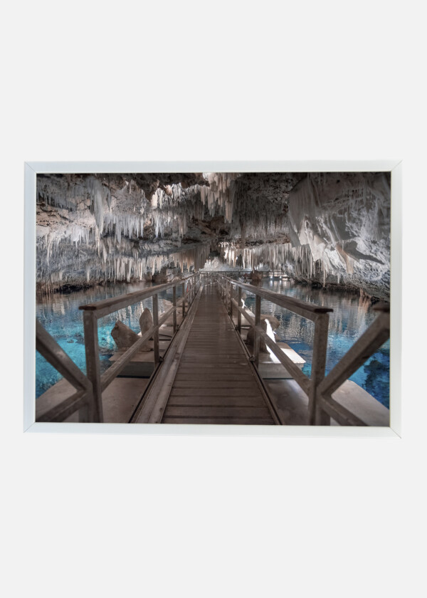 BEAUTIFUL PARADISE CAVE WITH STALACTITES AND STALAGMITES