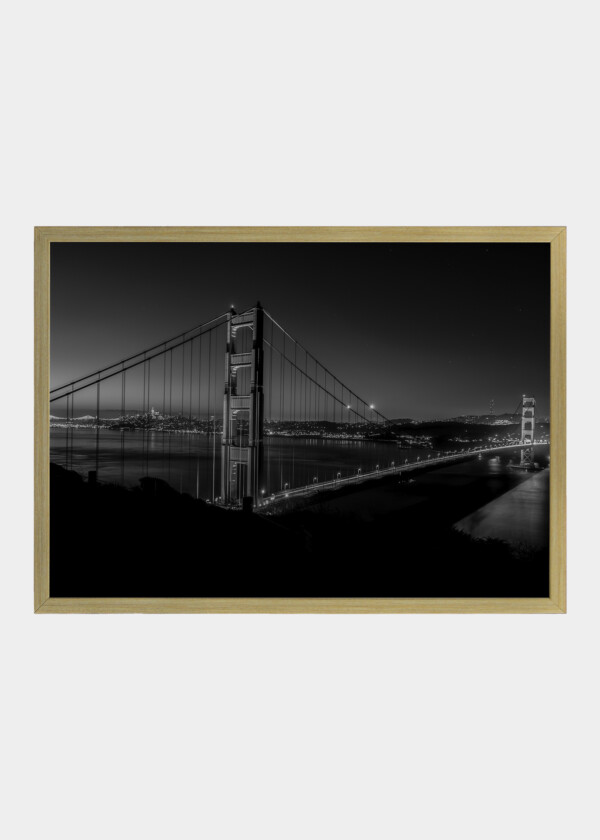 BLACK AND WHITE VIEW OF THE GOLDEN GATE BRIDGE